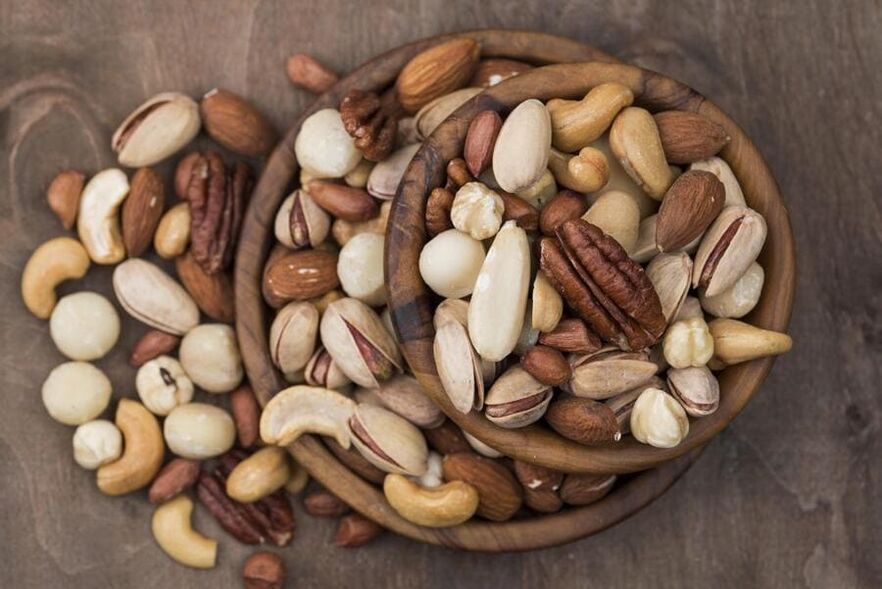 Les noix sont une réserve de vitamines qui renforcent la puissance. 